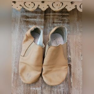 Revolution girl's jazz shoes tan size 1